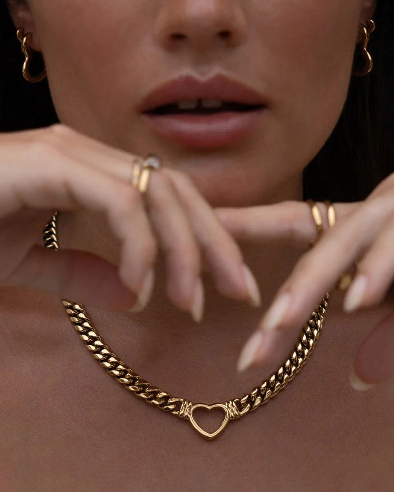 Arms Of Eve - Valentine Necklace - Gold